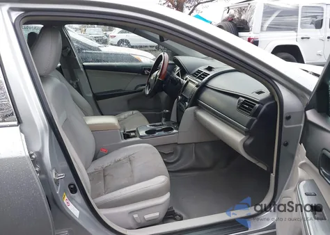 2014 Toyota Camry Hybrid Xle z USA, uszkodzony, nr VIN 4T1BD1FK8EU125464